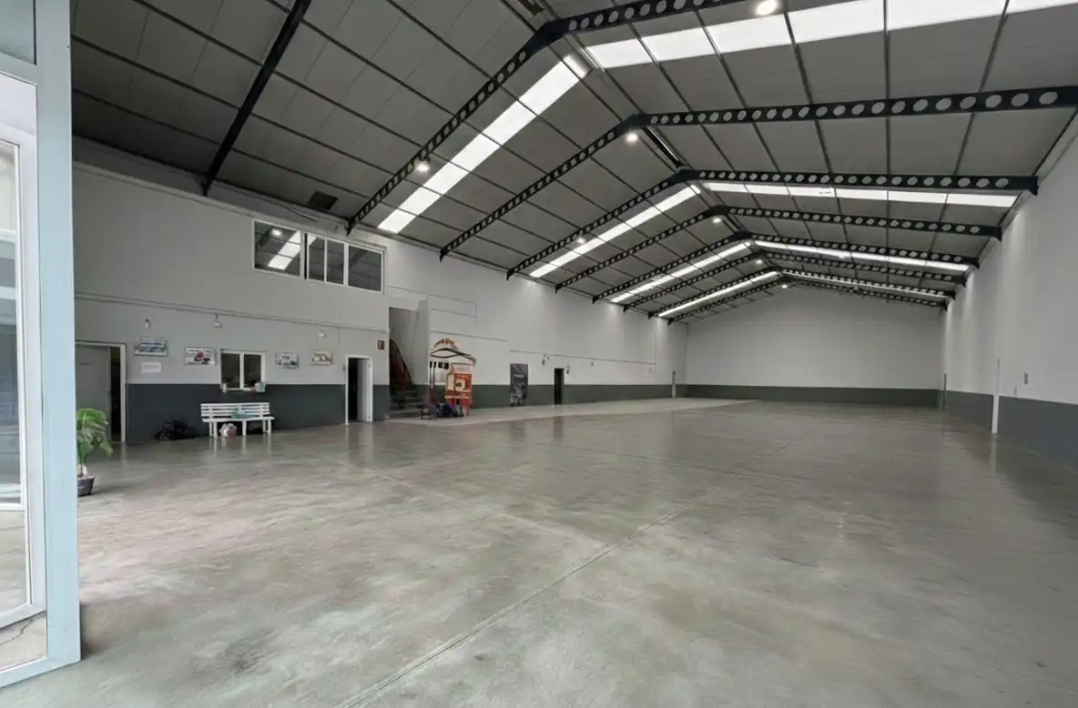 Fabrikhallen zur Miete in Utrera