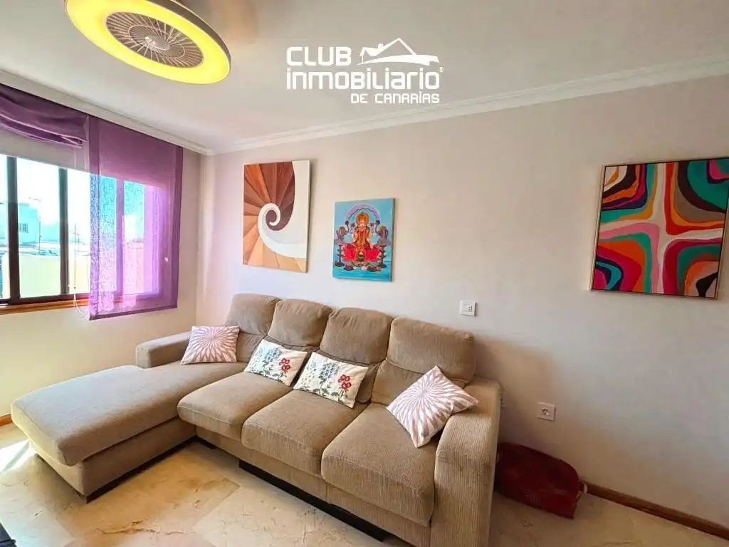 Sala d'estar de Pis de lloguer en Santa Cruz de Tenerife amb Aire condicionat, Terrassa i Balcó