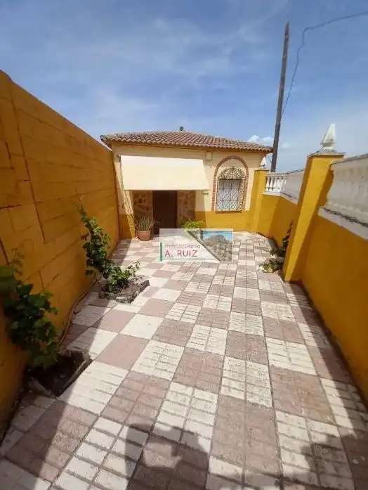 Casa amb piscina en venda a Torreblascopedro