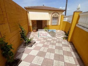 Casa amb piscina en venda a Torreblascopedro