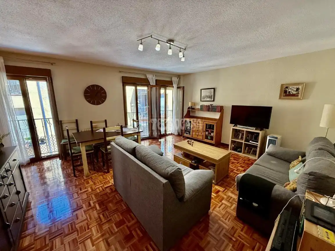 Sala de estar de Piso en venta en Ávila con Calefacción, Parquet y Trastero