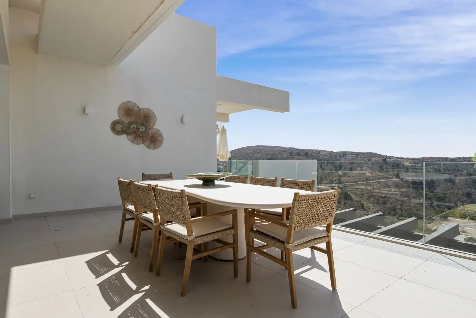 Terrasse von Dachboden zum Verkauf in Benahavís mit Klimaanlage, Terrasse und Möbliert