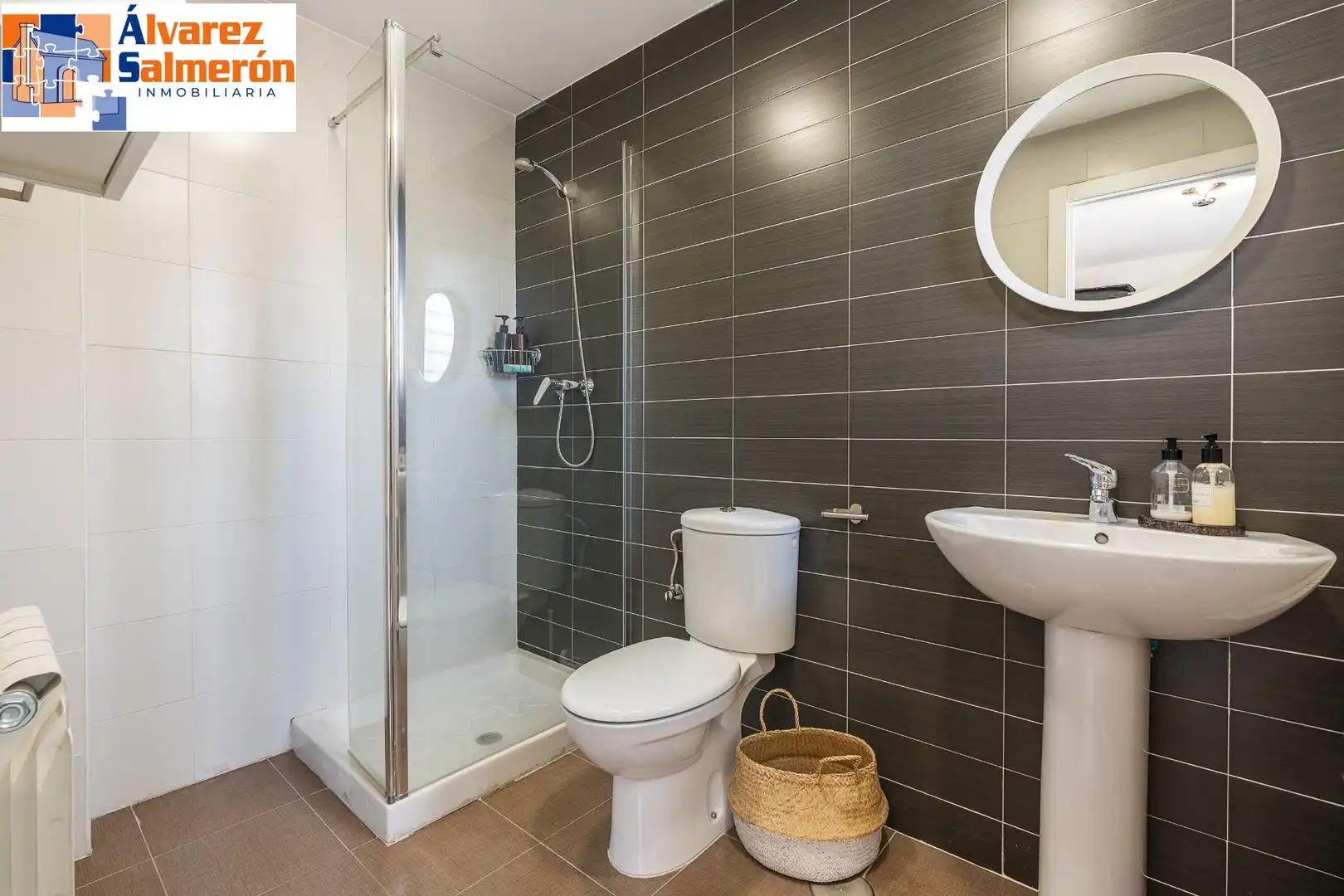 Badezimmer von Einfamilien-Reihenhaus zum Verkauf in Granada mit Privatgarten und Balkon
