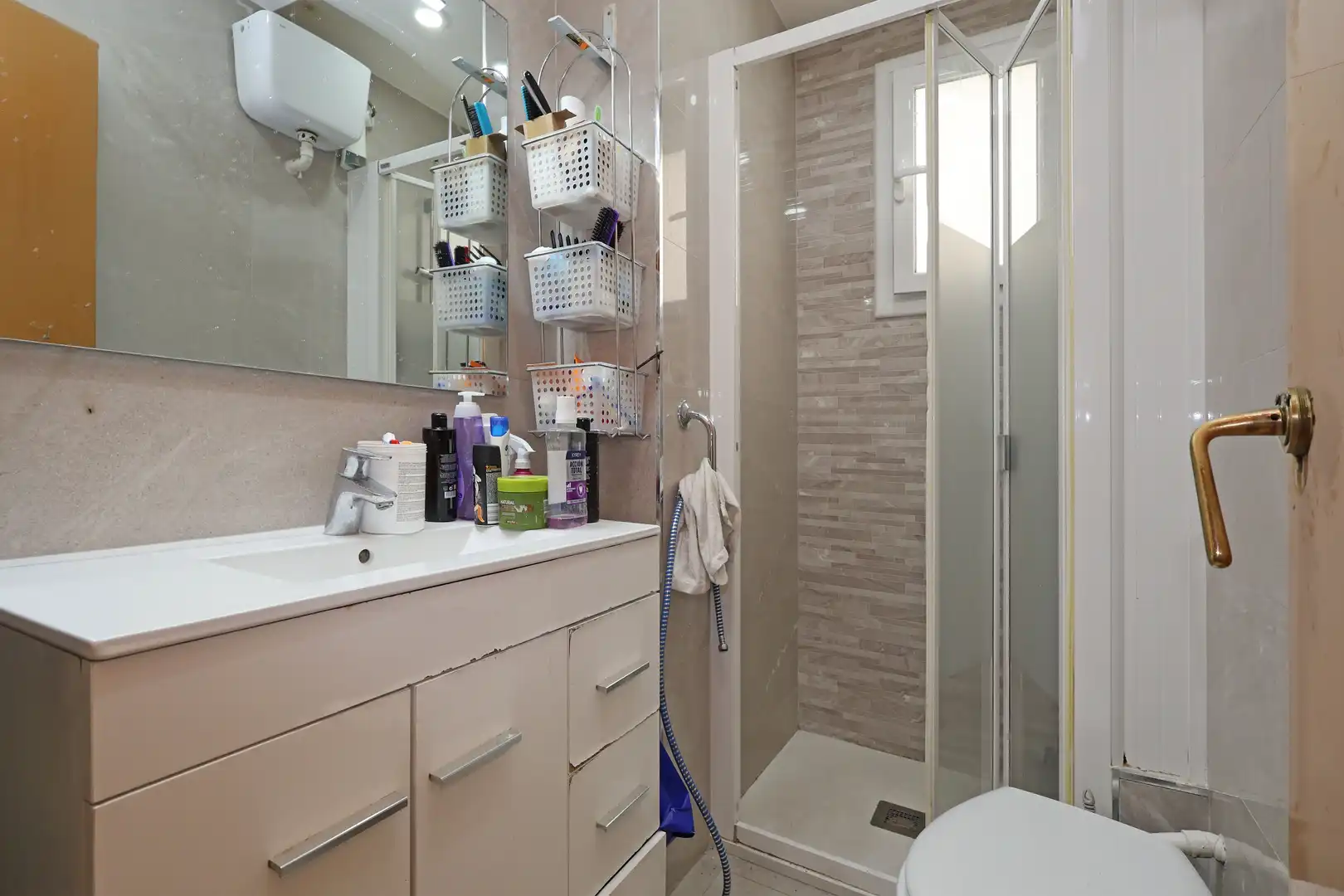 Bathroom of Flat for sale in L'Hospitalet de Llobregat