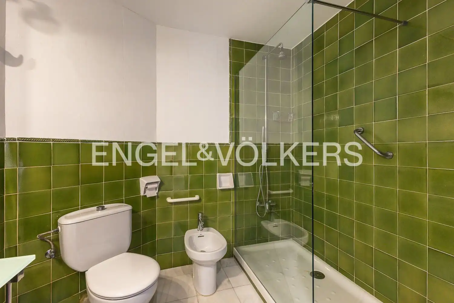 Baño de Piso en venta en Valencia con Aire acondicionado, Calefacción y Balcón