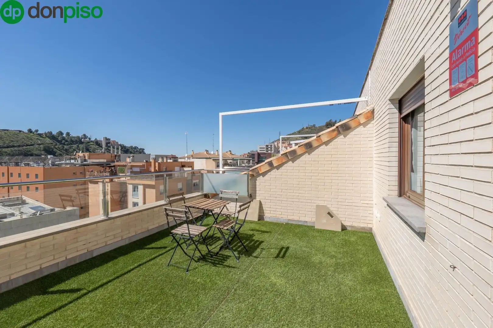 Terrasse von Einfamilien-Reihenhaus zum Verkauf in Granada mit Klimaanlage und Terrasse