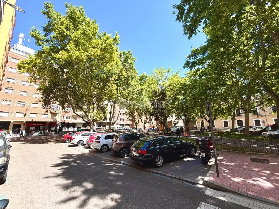 Aparcament de Pis en venda en Valladolid amb Calefacció, Parquet i Terrassa