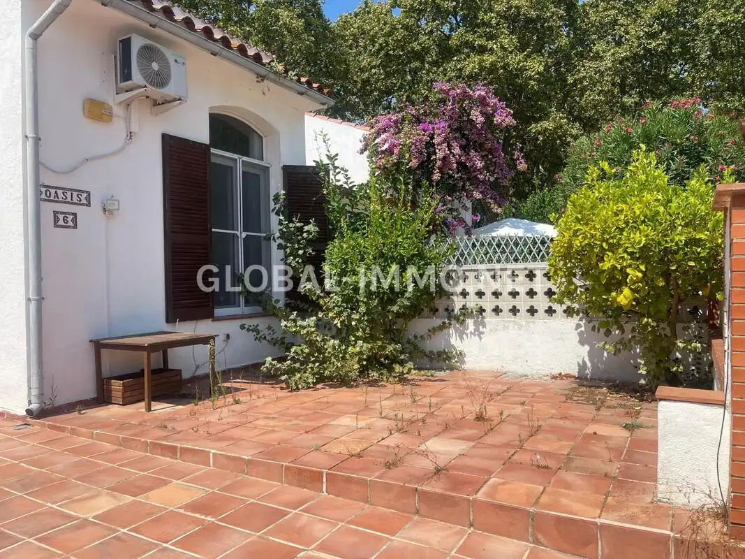 Garten von Haus oder Chalet zum Verkauf in Empuriabrava mit Klimaanlage, Heizung und Terrasse