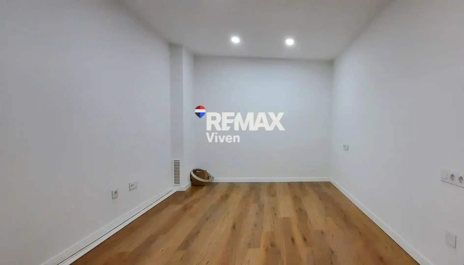 Planta baja en venta en Vilanova i la Geltrú con Aire acondicionado, Calefacción y Parquet