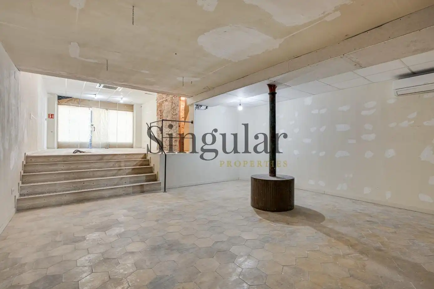 Commercial properties for rent in Carrer de la Creu Coberta, Hostafrancs
