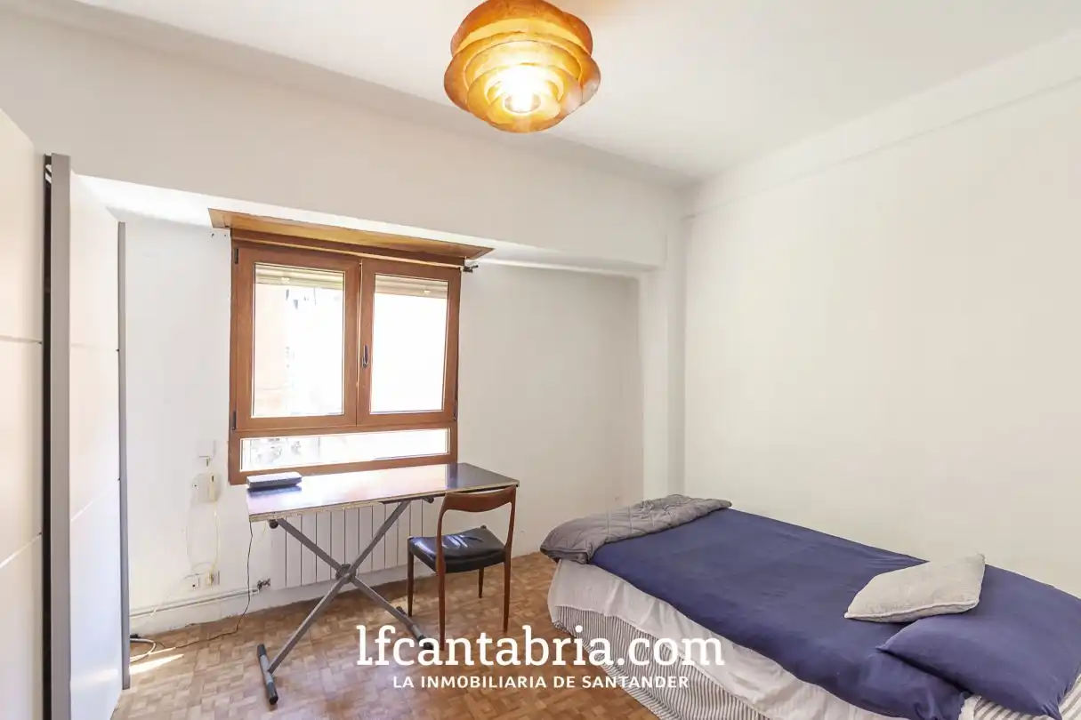 Schlafzimmer von Wohnung zum Verkauf in Santander mit Heizung und Parkett