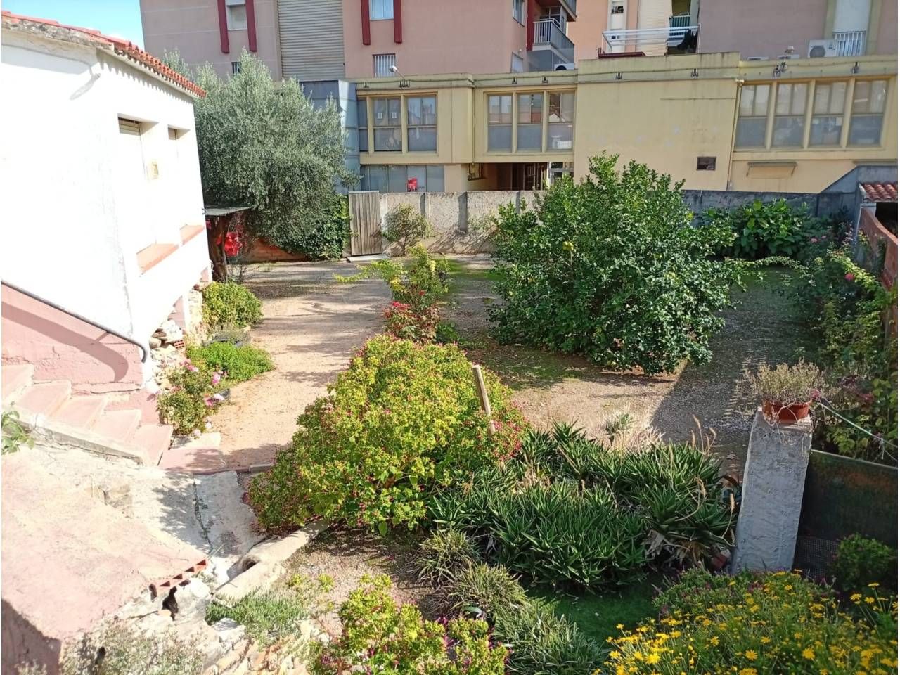 Jardí de Terreny industrial en venda en Martorell