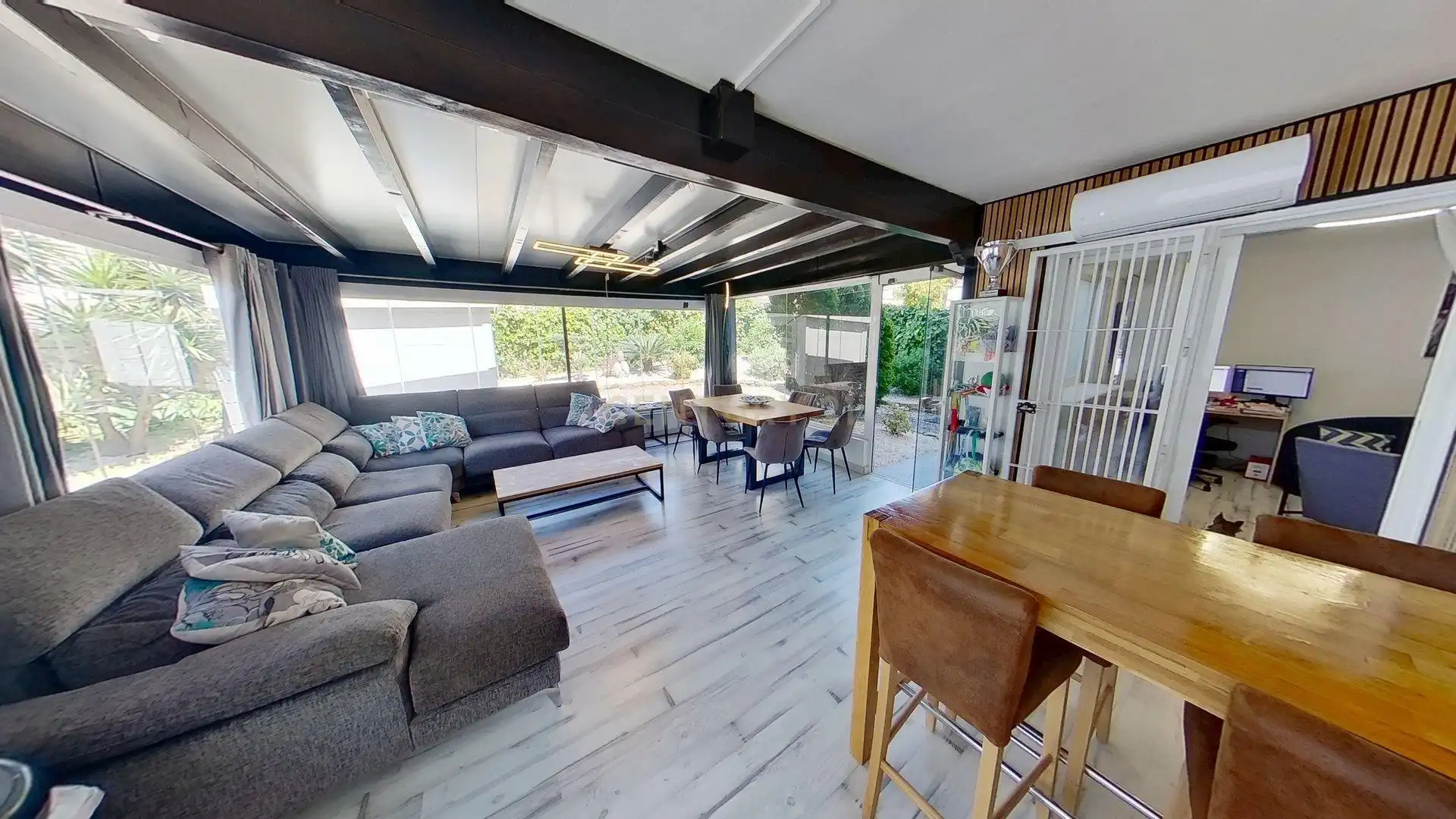Terraza de Piso en venta en Benalmádena con Aire acondicionado, Jardín privado y Piscina comunitaria