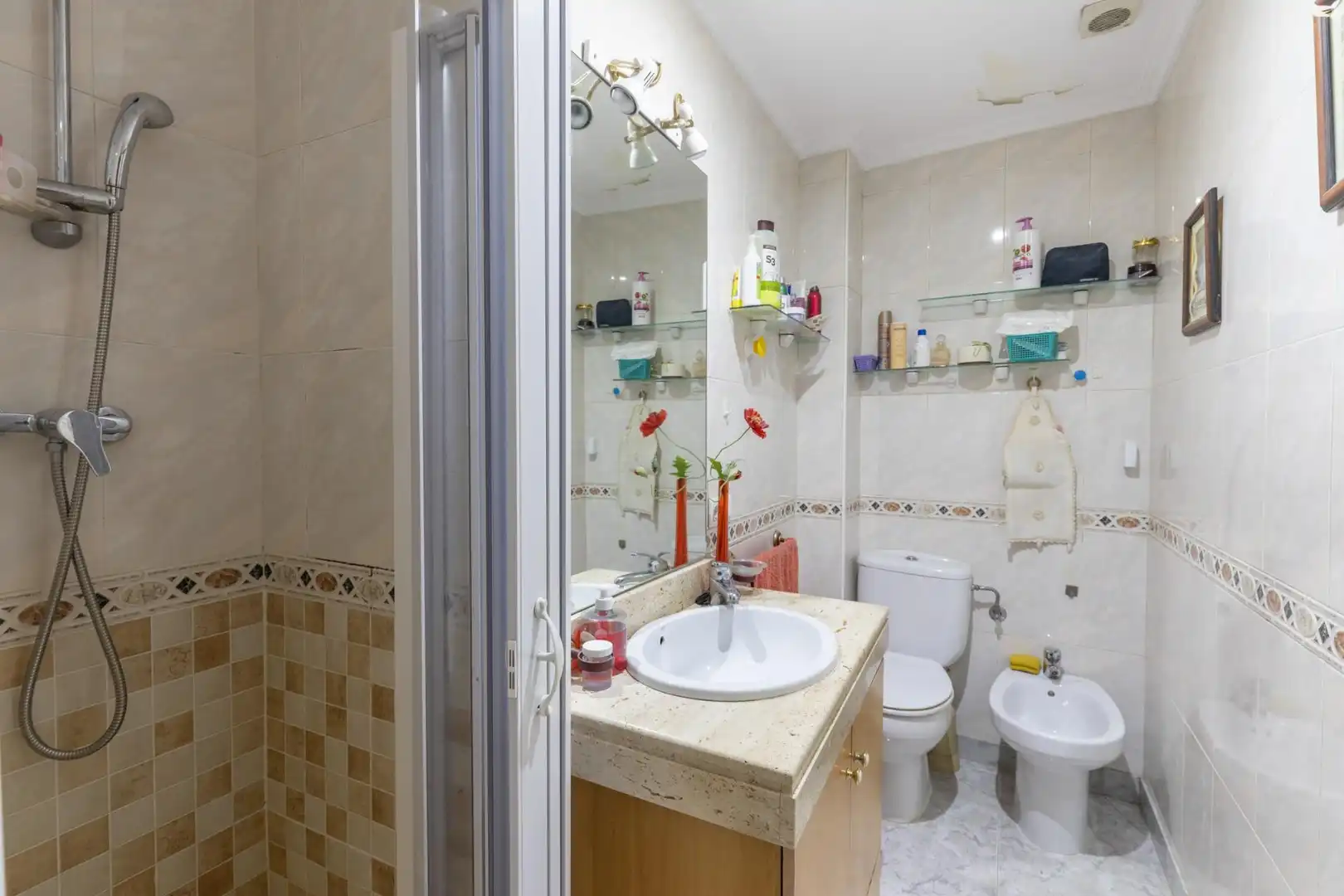 Bathroom of Flat for sale in Granada  with Balcony