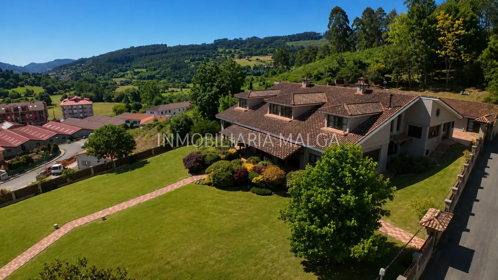 Vista exterior de Casa o xalet en venda en Colunga amb Calefacció, Jardí privat i Parquet