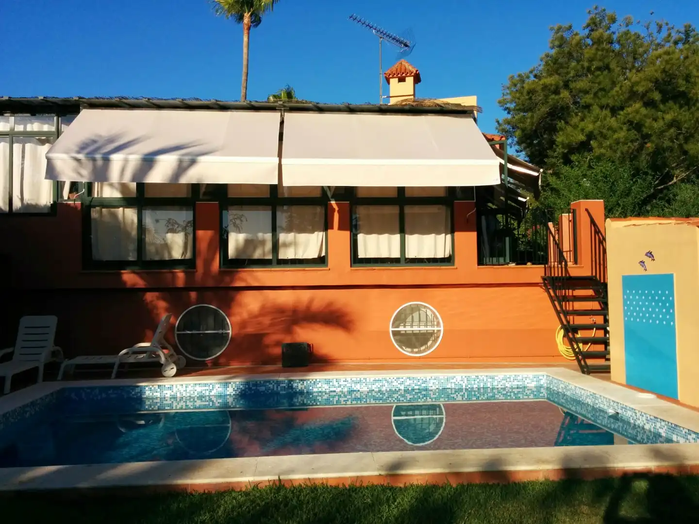 Piscina de Casa o xalet en venda en Alcalá de Guadaira amb Aire condicionat, Calefacció i Jardí privat