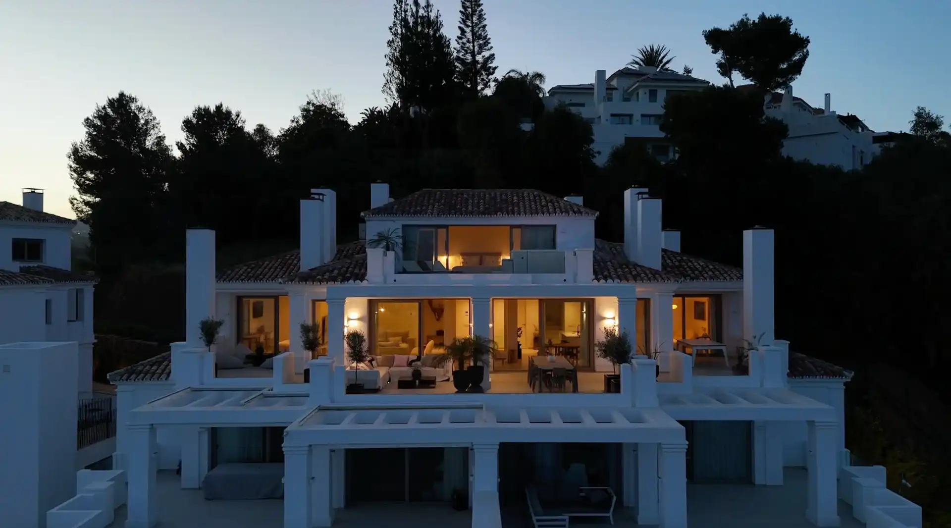 Außenansicht von Dachboden zum Verkauf in Marbella mit Terrasse und Balkon