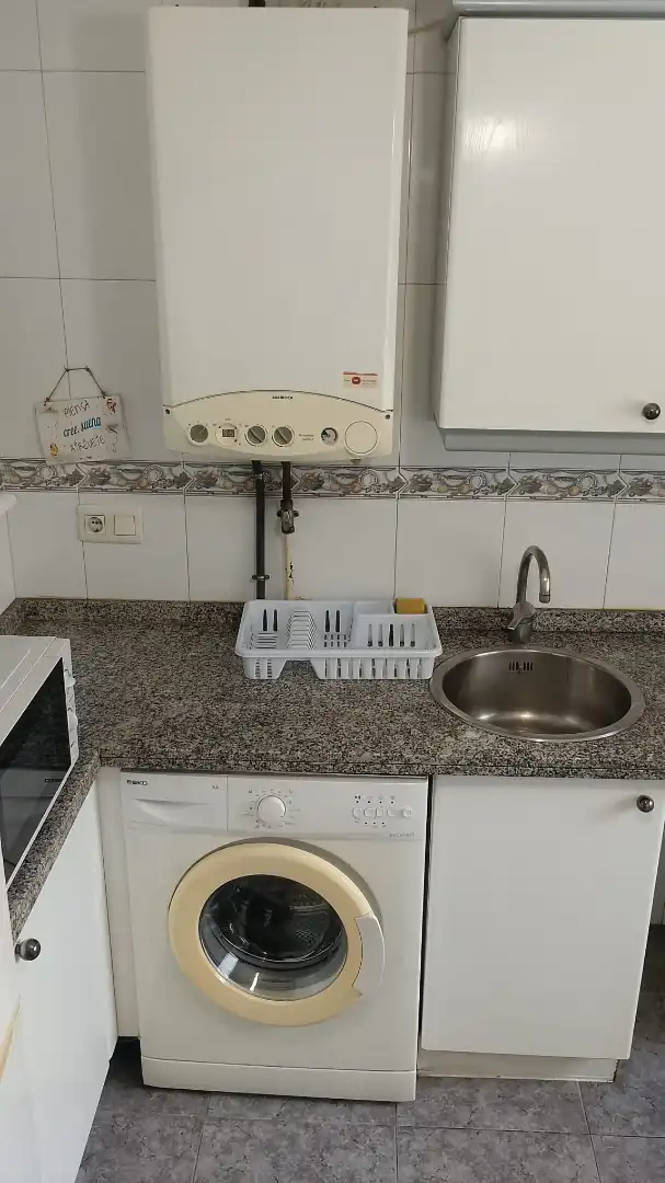 Cocina de Apartamento de alquiler en Oviedo  con Calefacción, Parquet y Amueblado