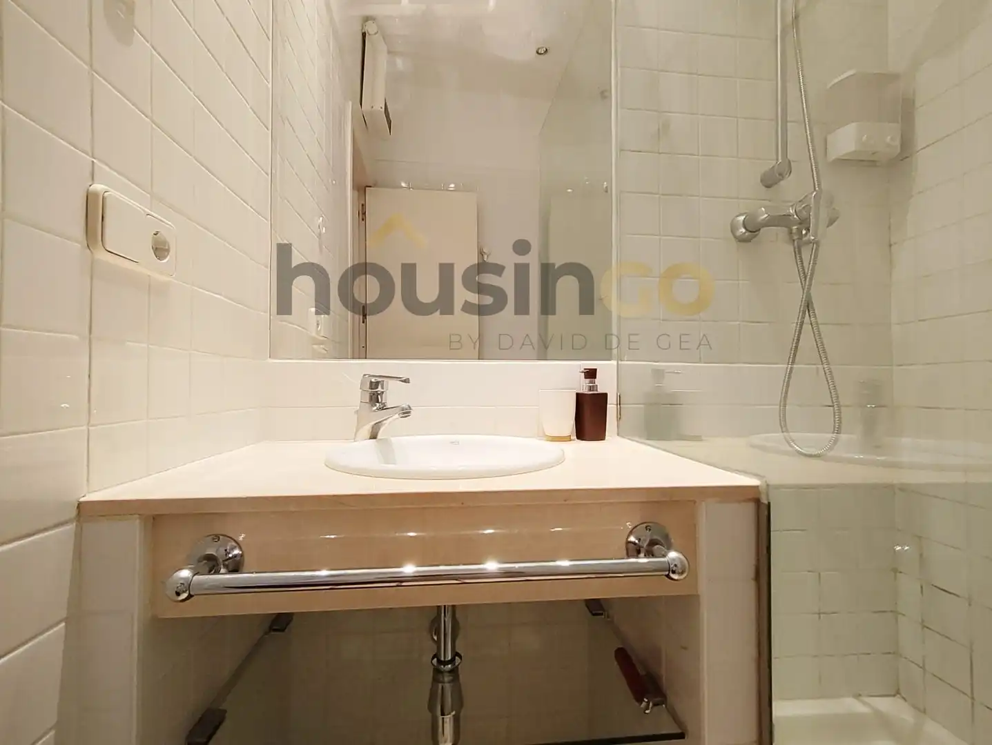 Bathroom of Duplexes for rent in Madrid  with Air Conditioner, Heating and Furnished