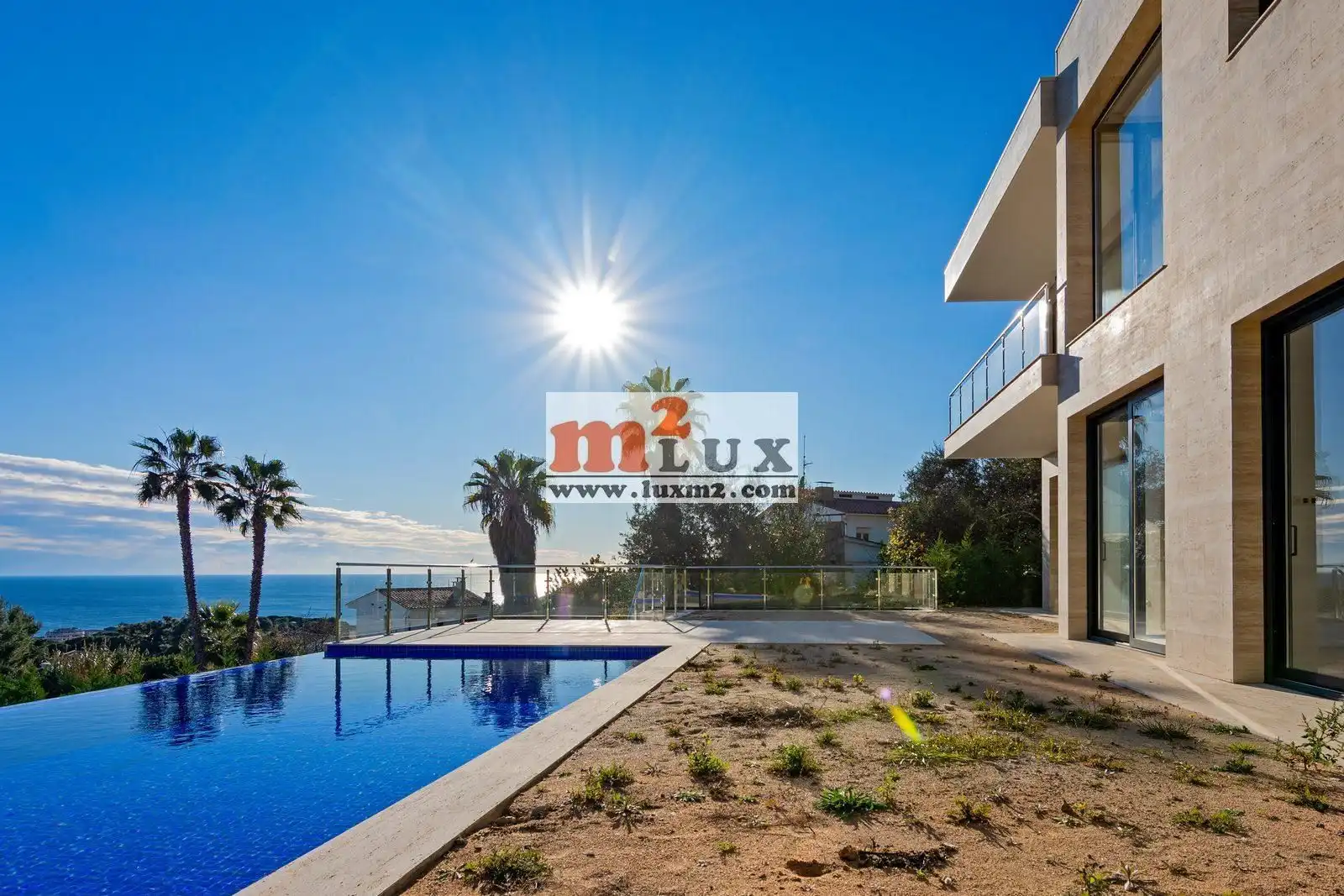 Haus mit Pool zum Verkauf in Carrer Margarida Xirgu 22