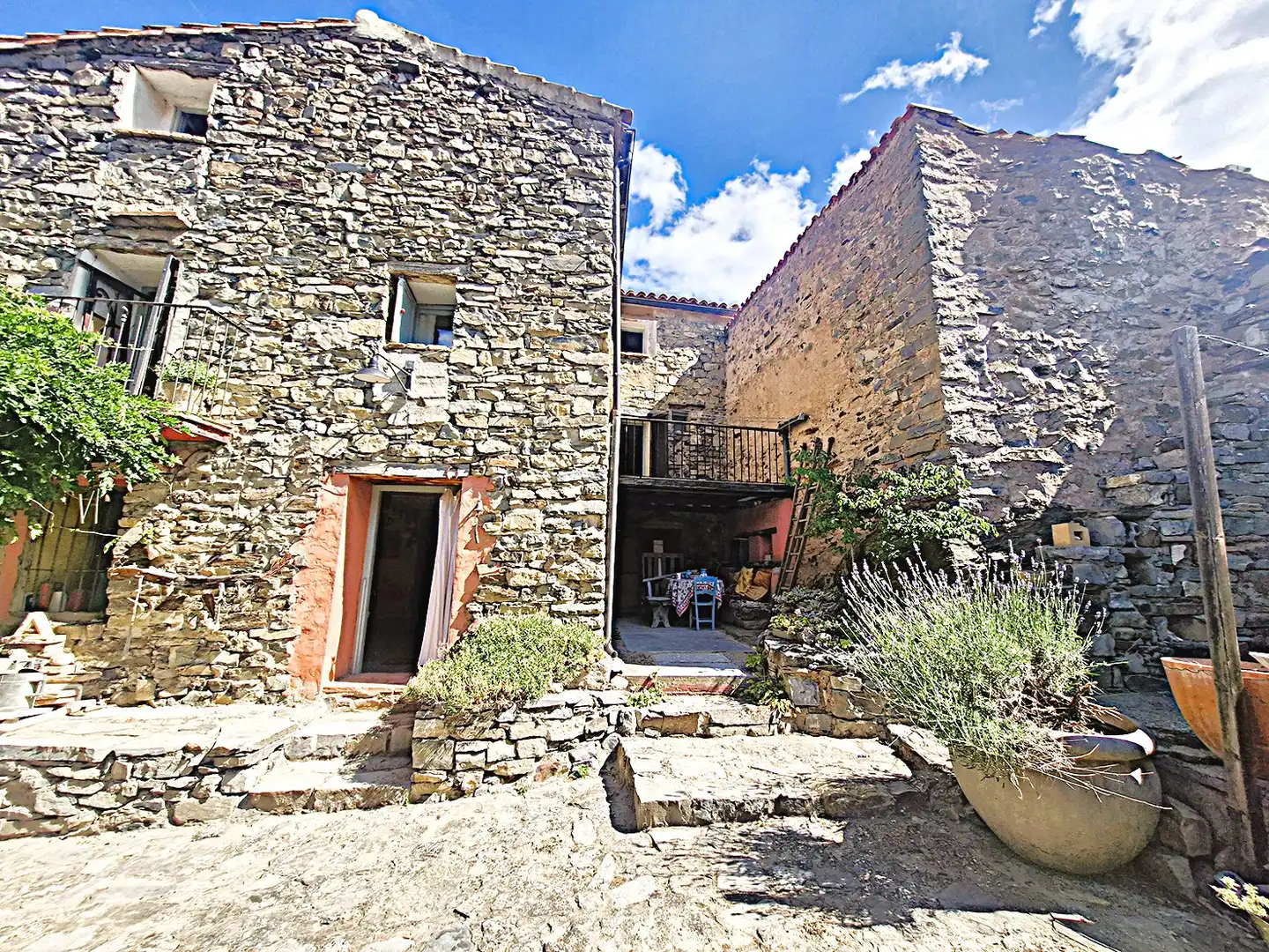 Vista exterior de Casa o xalet en venda en Enciso amb Calefacció, Jardí privat i Terrassa