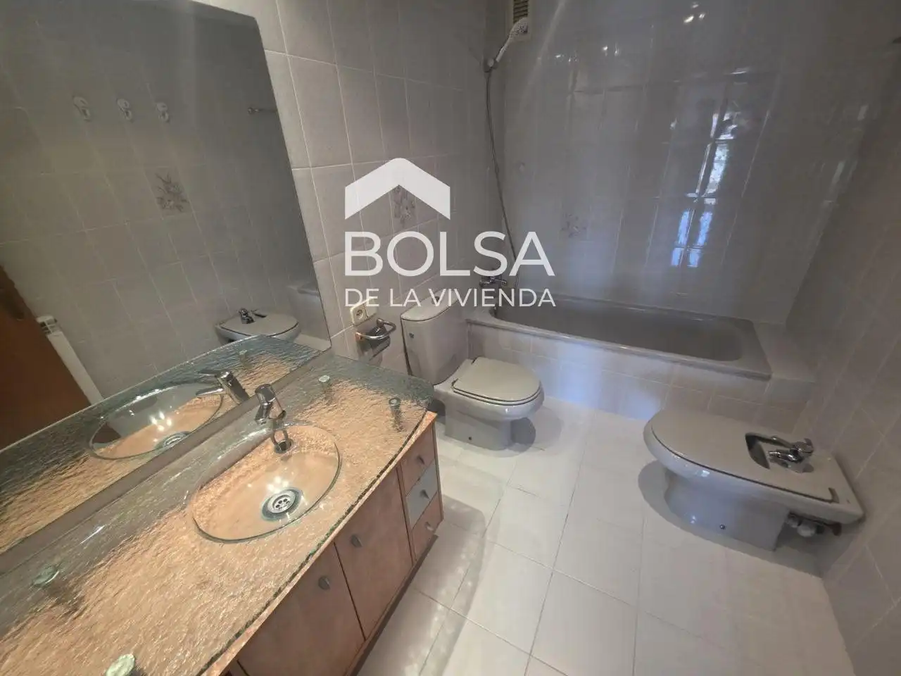 Bany de Pis en venda en Manresa amb Aire condicionat, Calefacció i Terrassa
