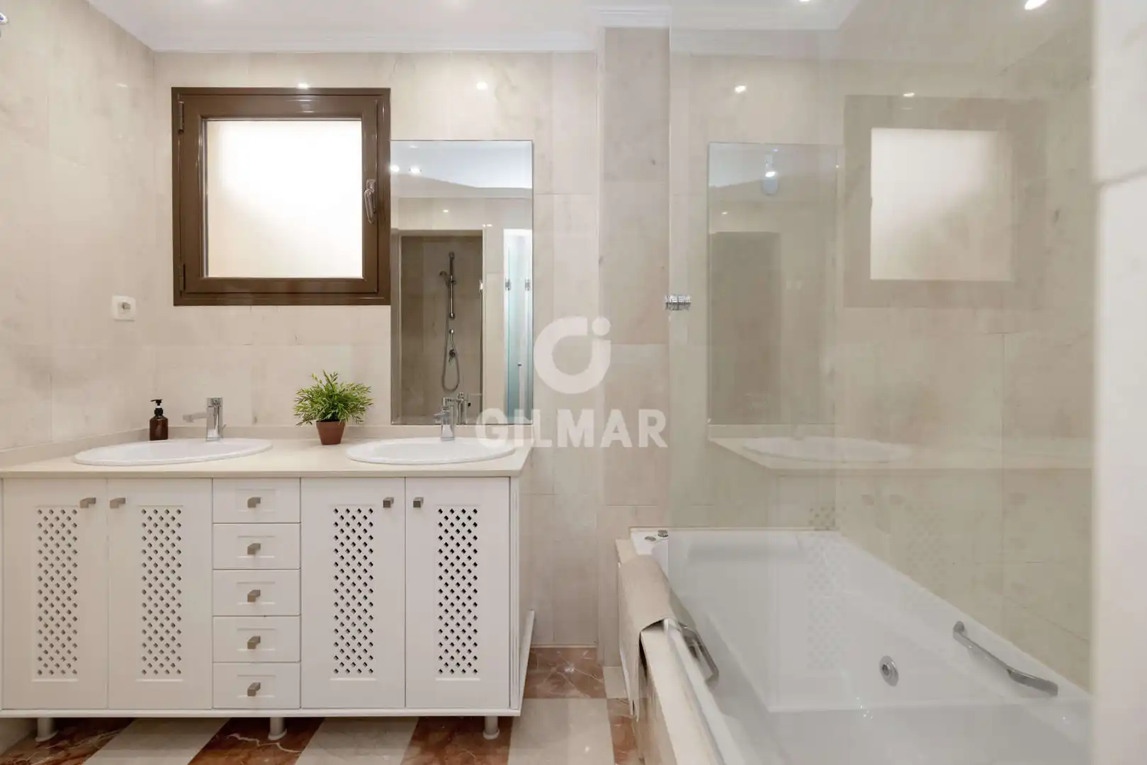 Appartamento con terrazza in vendita a Puerto de Sotogrande - La Marina, imagen 27