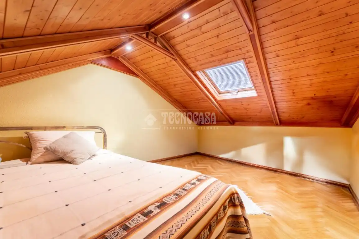 Habitación de Casa adosada en venta en Torrelodones con Calefacción, Jardín privado y Terraza