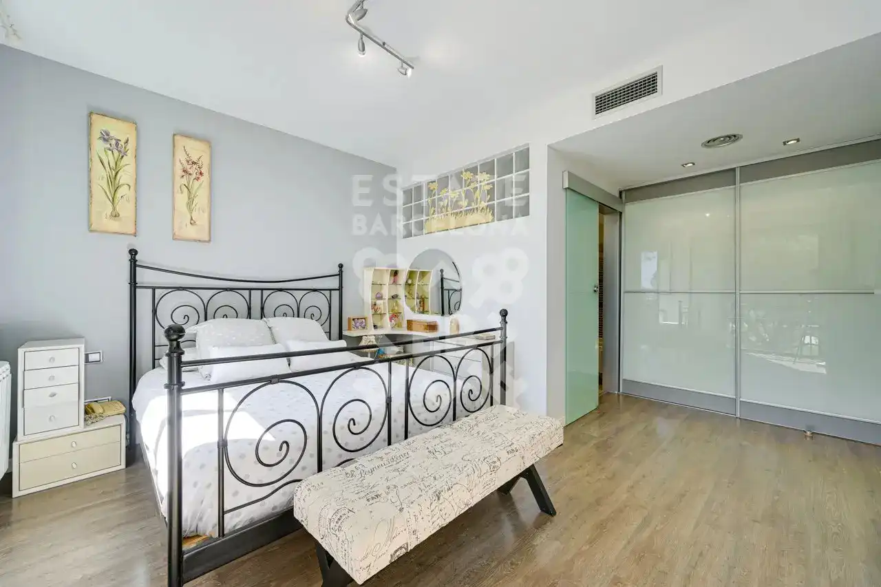 Schlafzimmer von Einfamilien-Reihenhaus zum Verkauf in Mataró mit Klimaanlage, Heizung und Terrasse