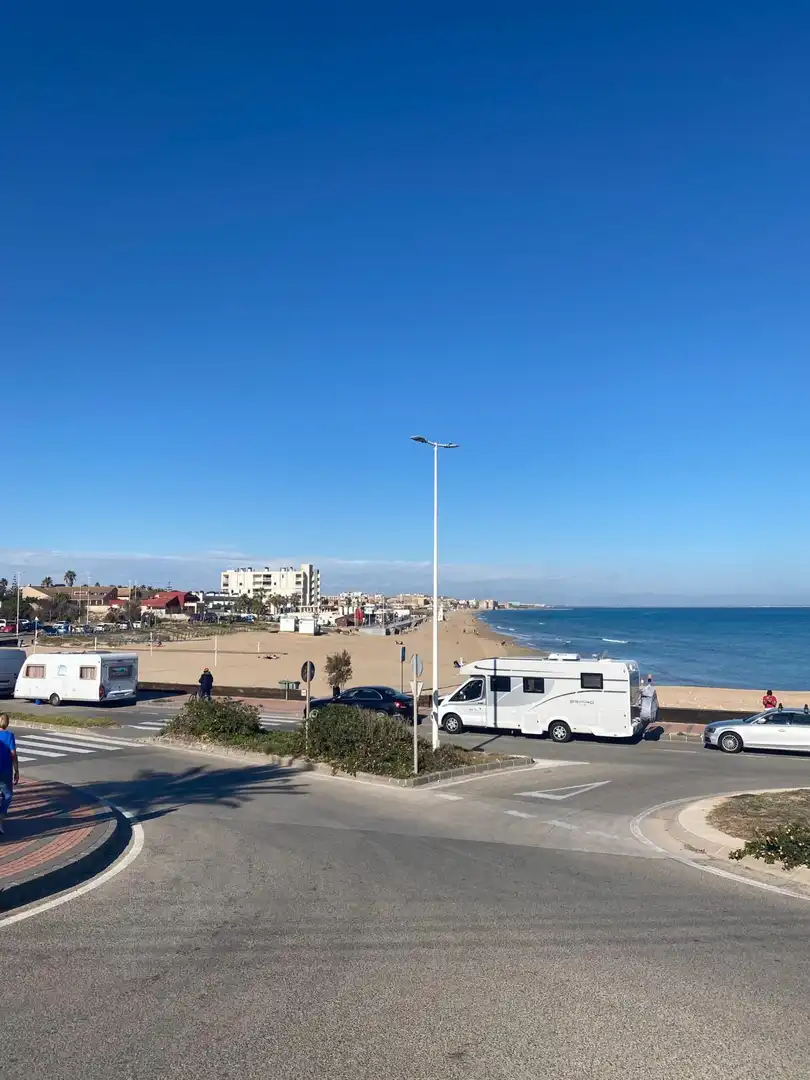 Vista exterior de Casa adosada en venda en Torrevieja amb Aire condicionat, Calefacció i Terrassa
