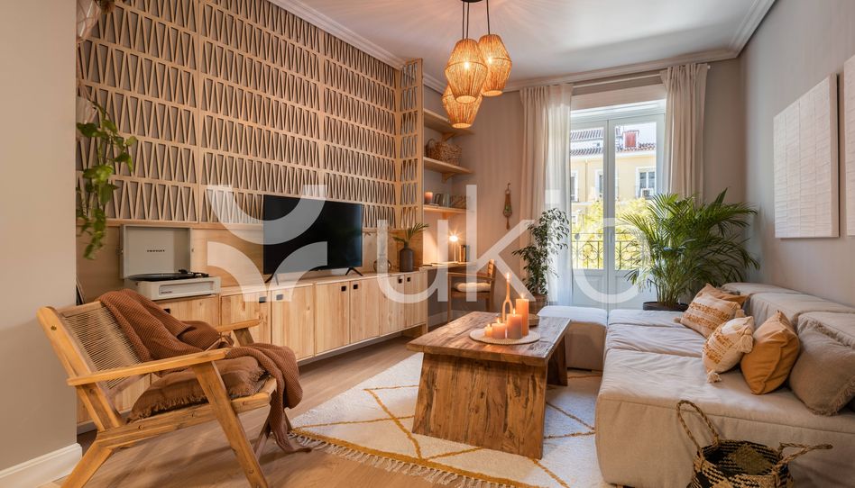 Apartamento de alquiler en Calle de Santa Engracia, Almagro - Imagen 2
