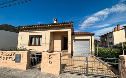 Exterior view of House or chalet for sale in Besalú  with Air Conditioner and Terrace