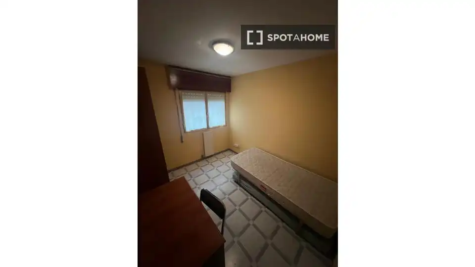 Room in Romareda