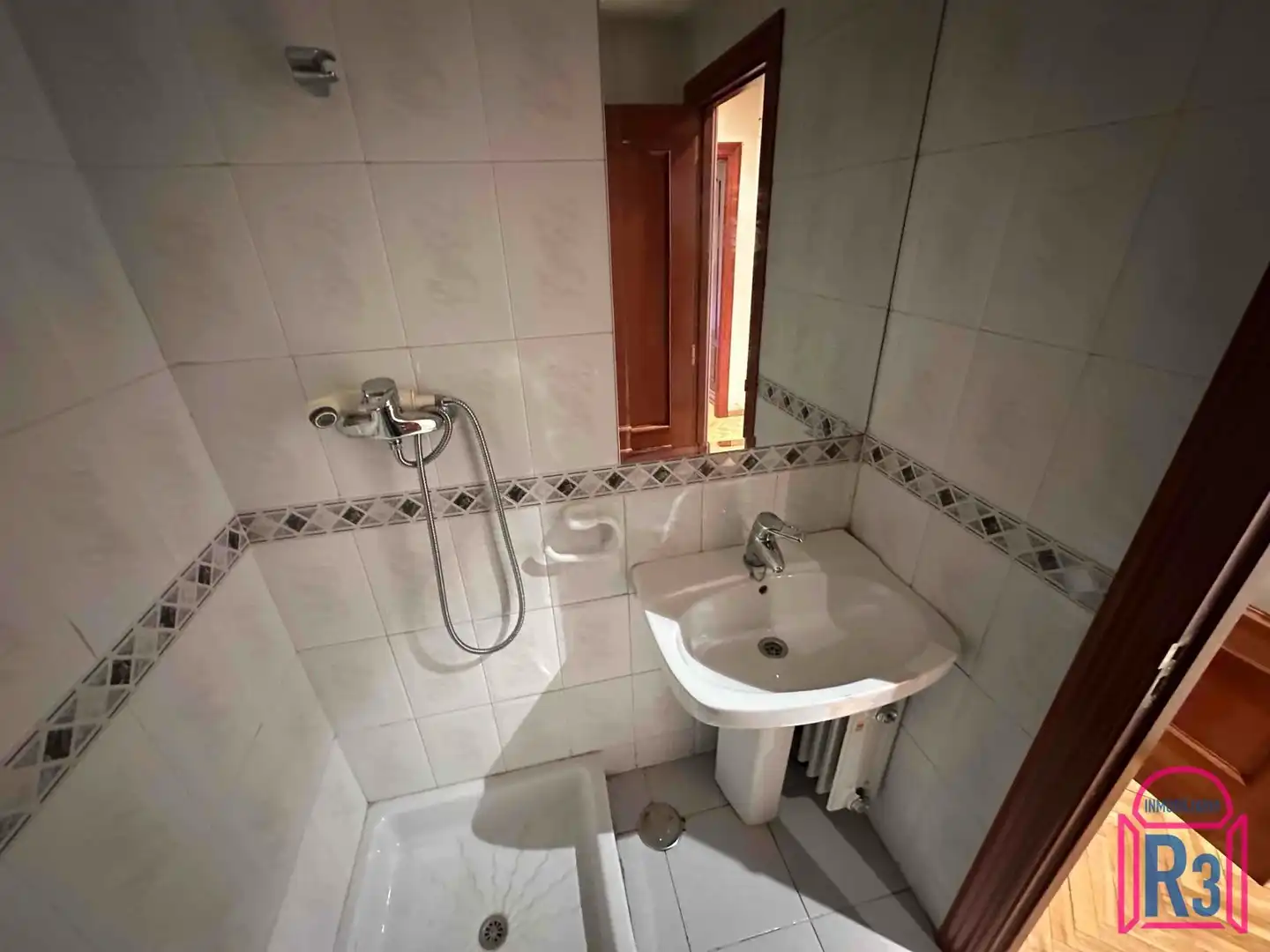 Baño de Piso en venta en León Capital  con Calefacción, Terraza y Trastero