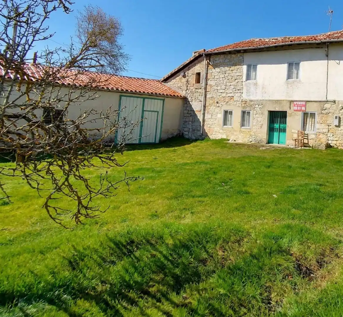 Vista exterior de Casa adosada en venta en Atapuerca con Calefacción
