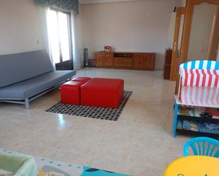 Sala d'estar de Casa adosada en venda en Torrijos amb Calefacció, Jardí privat i Terrassa