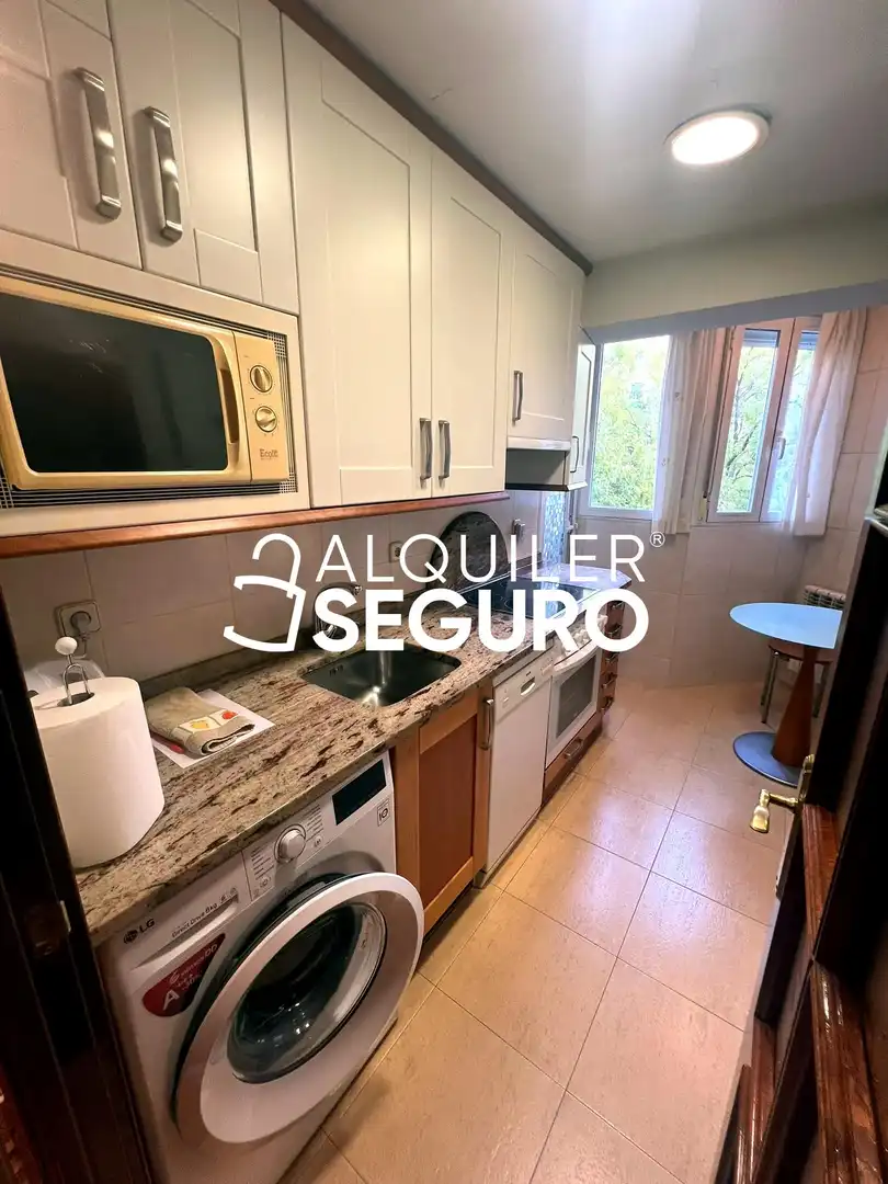 Kitchen of Flat for rent in Ciudad Lineal