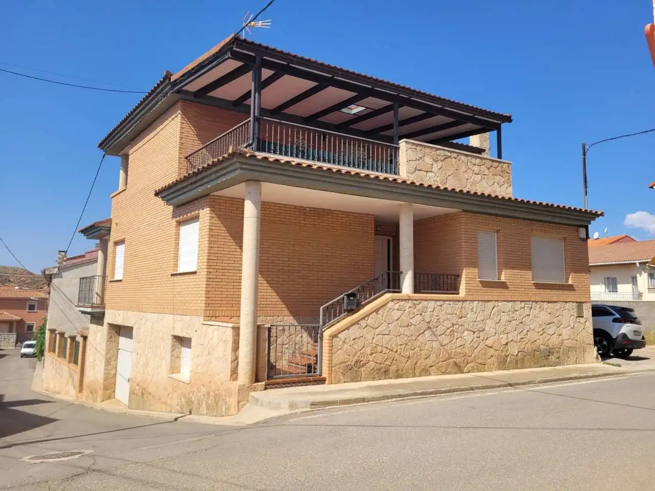 House with garden for sale in Calle Mayor de Castralvo, imagen 2
