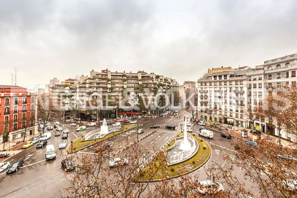 Vista exterior de Àtic en venda en Madrid amb Aire condicionat, Calefacció i Terrassa