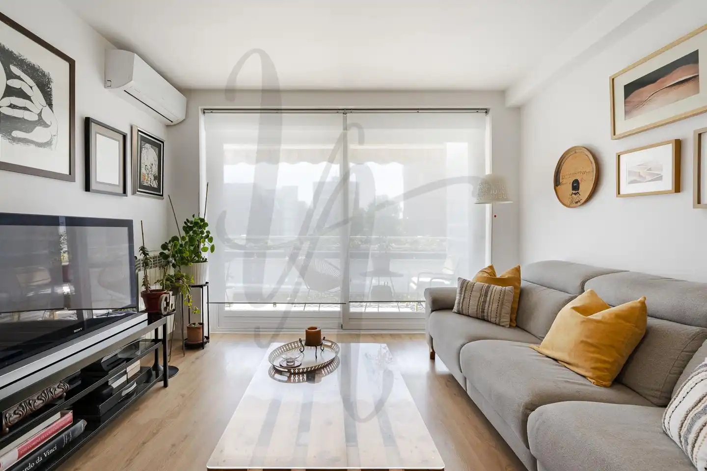 Flat for sale in Carril Del Conde, Canillas