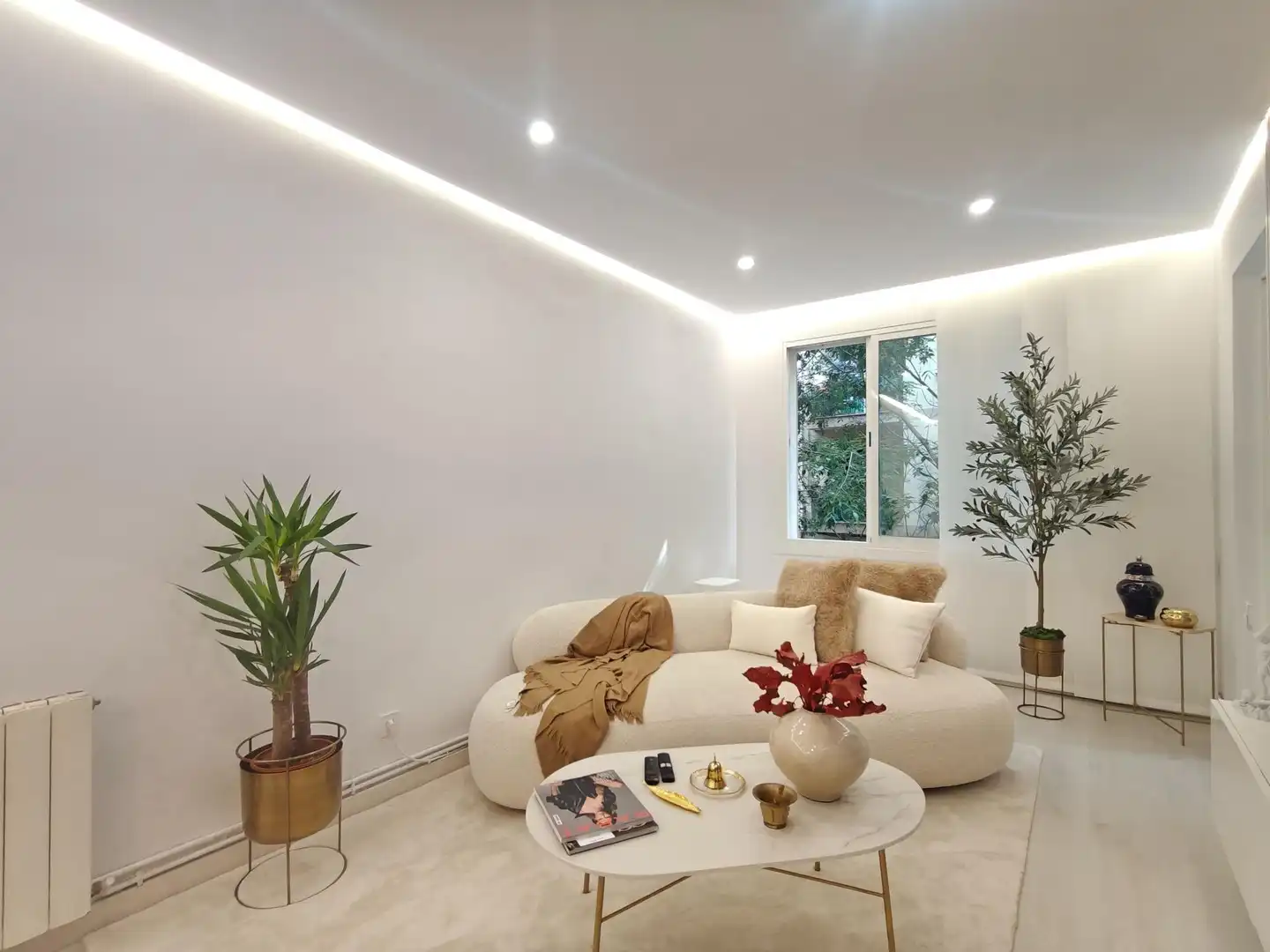 Living room of Apartments for sale in Barcelona  with Air Conditioner, Heating and Storage room