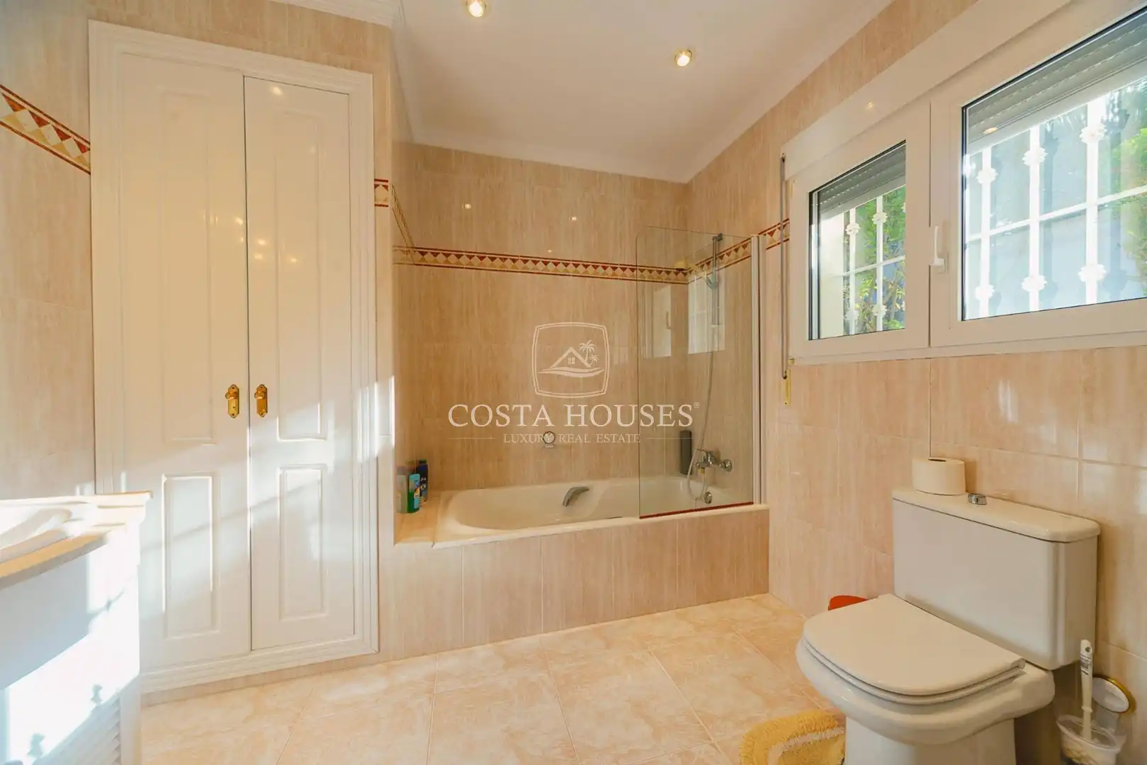 Bathroom of Houses for sale in Dénia  with Air Conditioner, Heating and Private garden