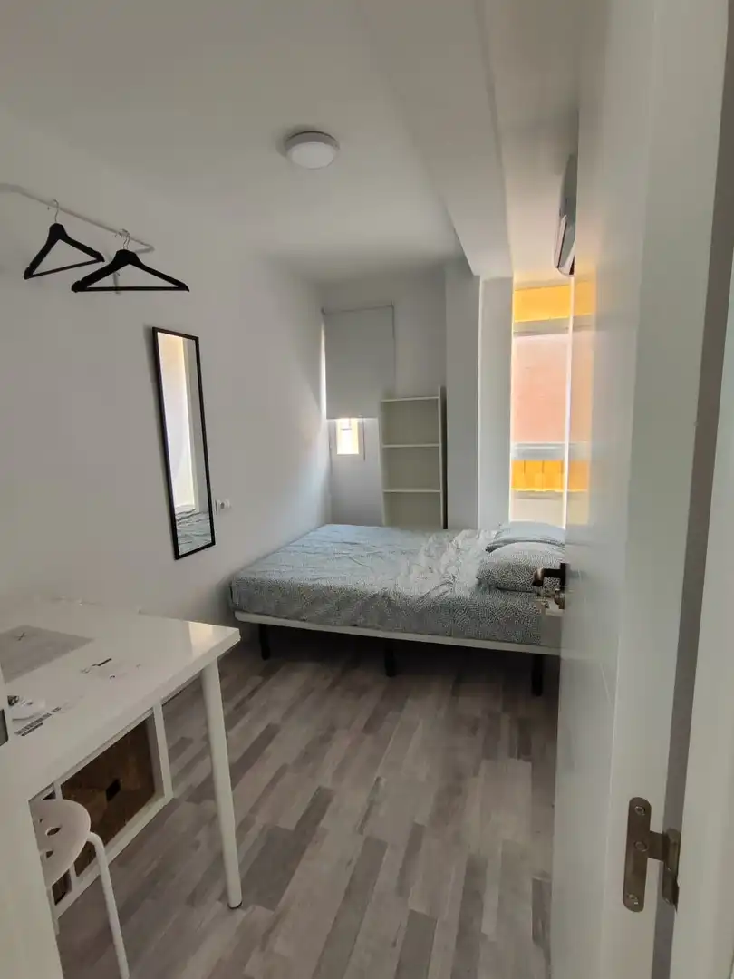 Flat for rent in Calle Barca, Parque Victoria Eugenia