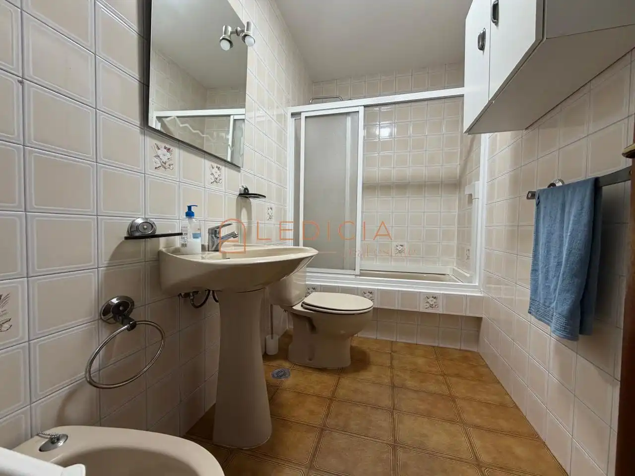Baño de Casa o chalet de alquiler en Cangas  con Calefacción, Jardín privado y Parquet