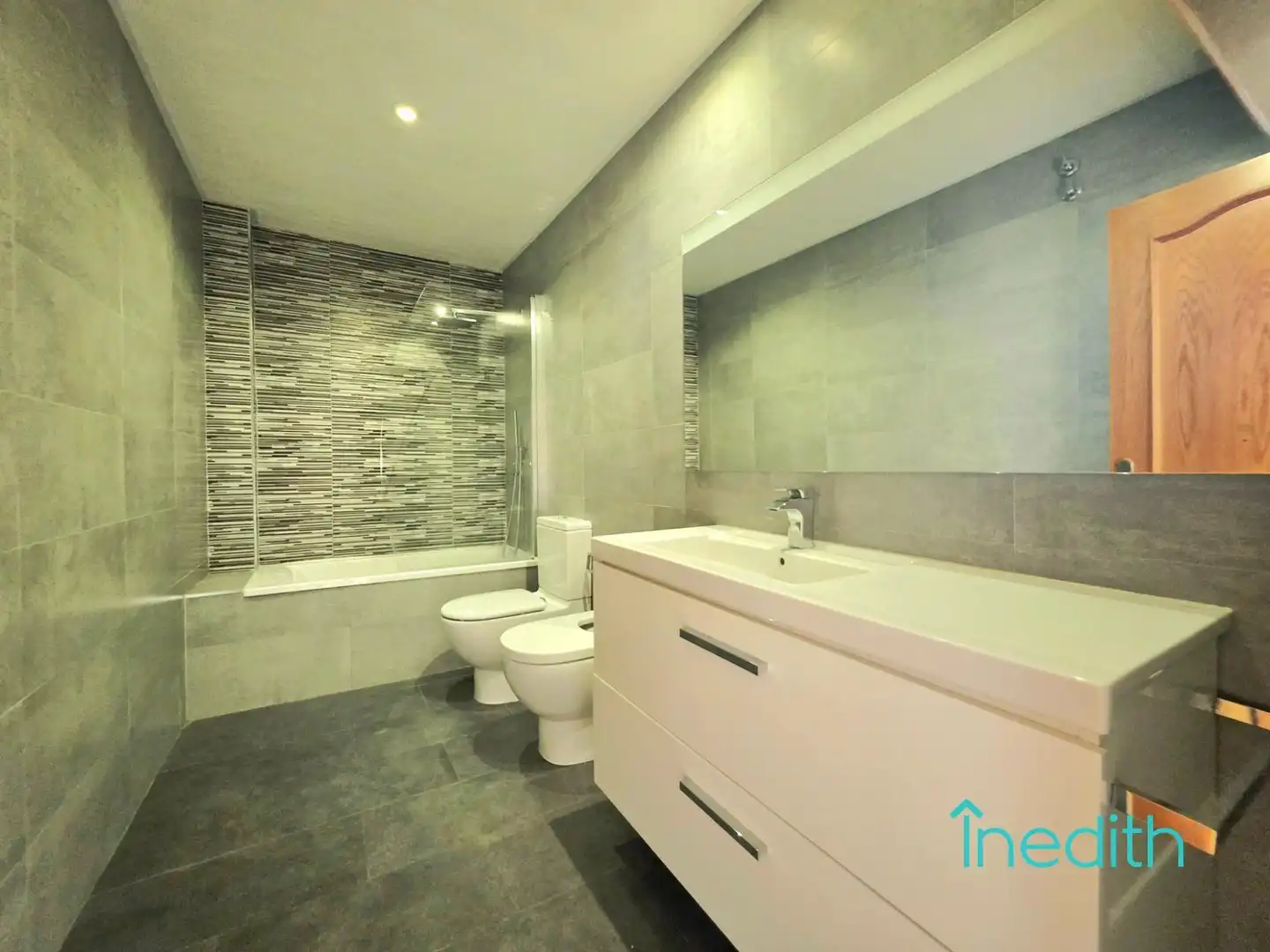 Baño de Piso en venta en Viladecans con Aire acondicionado, Calefacción y Terraza