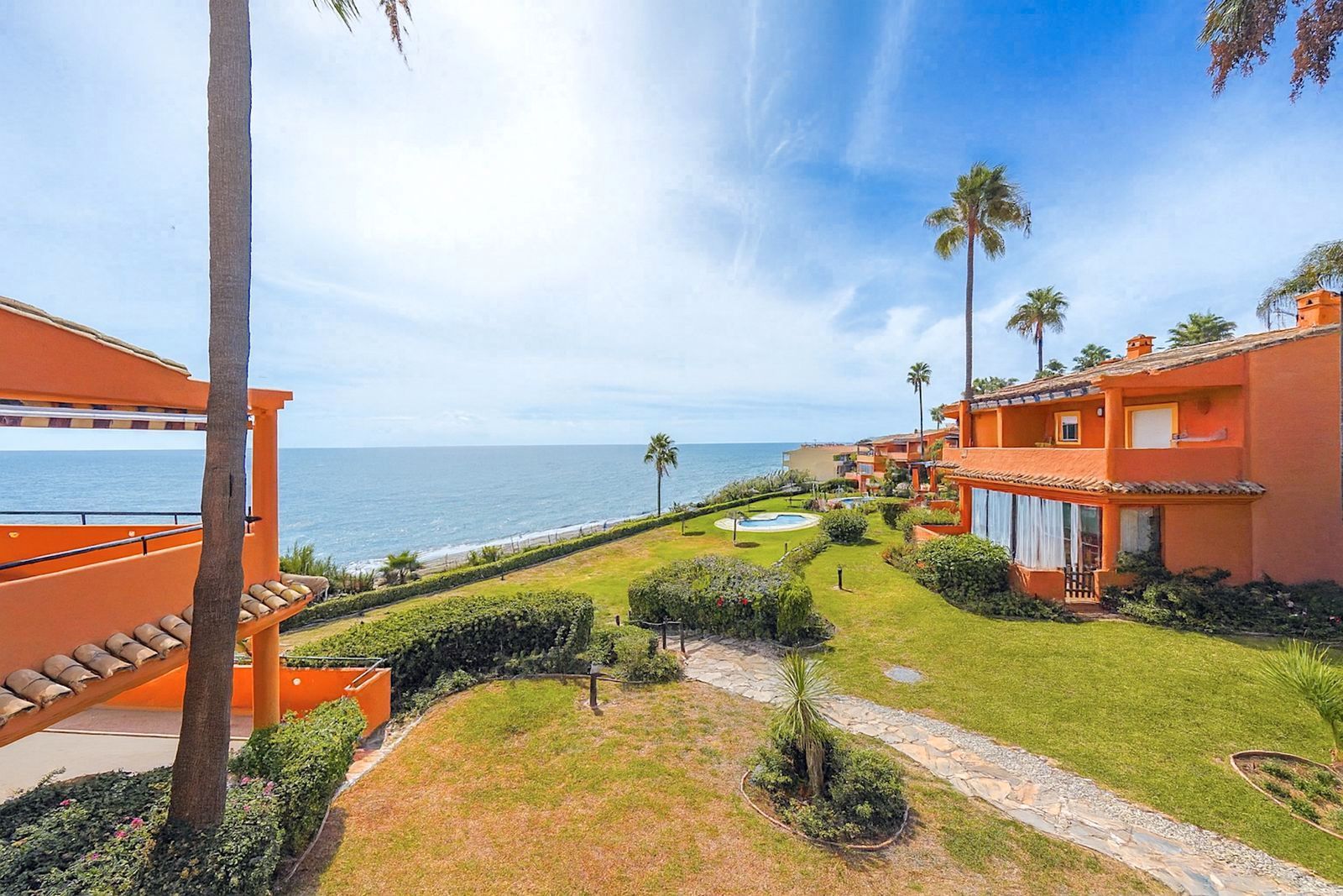 Jardín de Casa adosada en venta en Estepona con Terraza, Amueblado y Piscina comunitaria