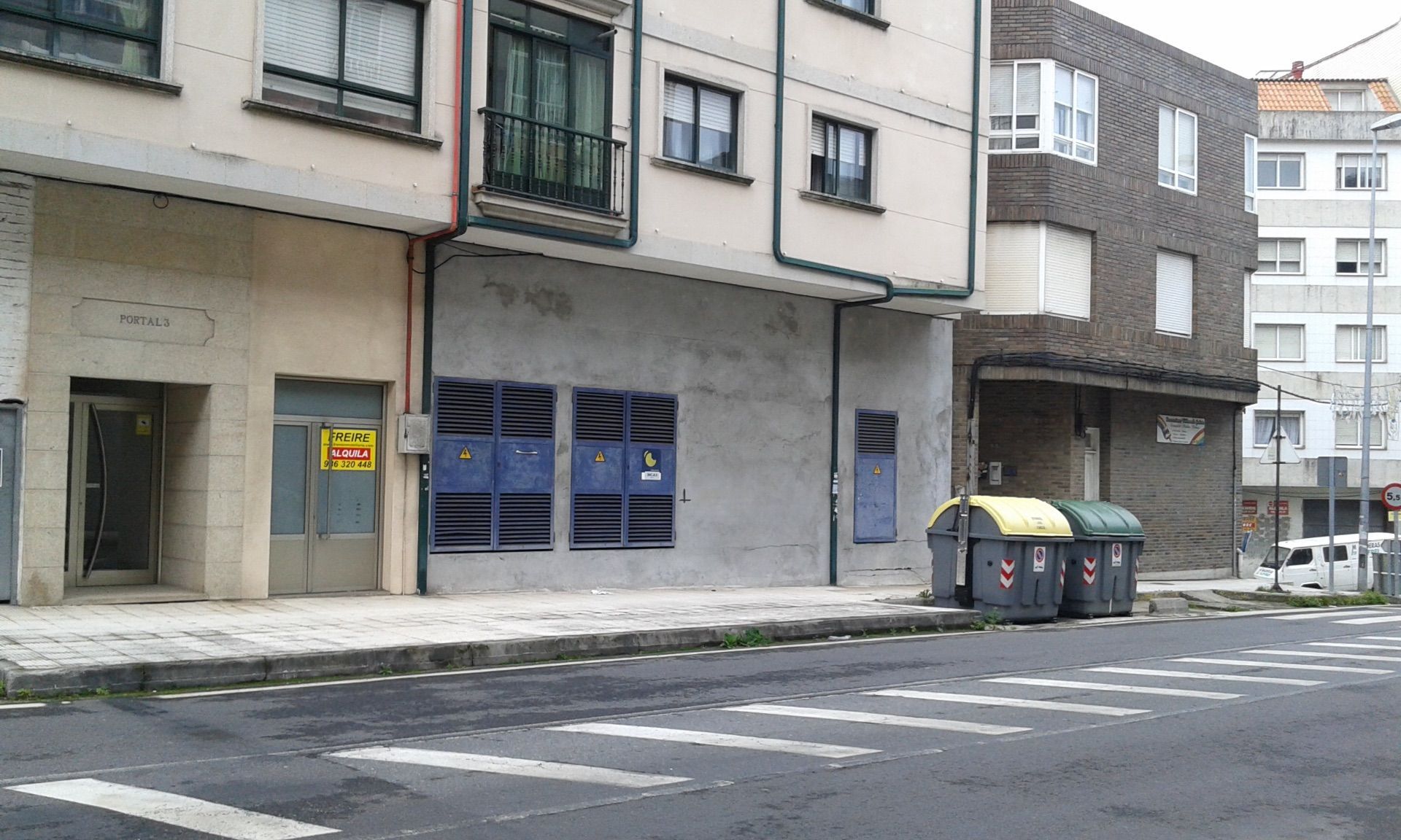 Vista exterior de Local en venta en Bueu