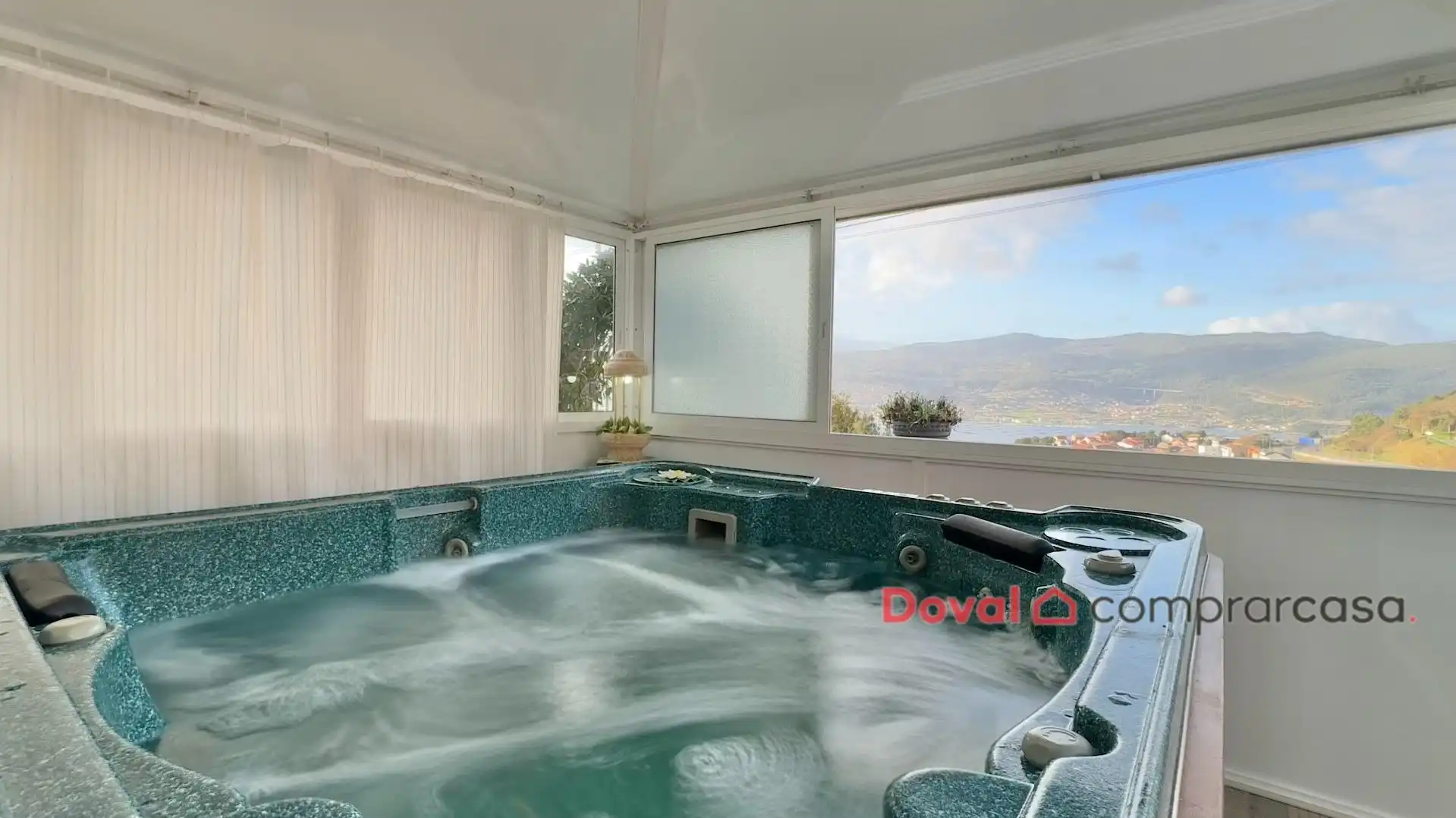 Bathroom of Houses for sale in Redondela  with Heating, Private garden and Jacuzzi