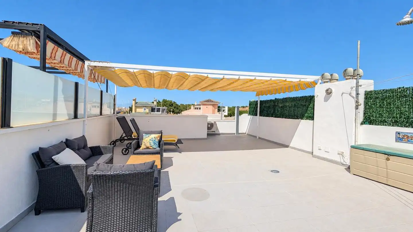 Casa bifamiliare con piscina in vendita a Avenida de Finlandia, imagen 2