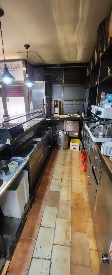 Cuina de Local de lloguer en Zaragoza amb Aire condicionat